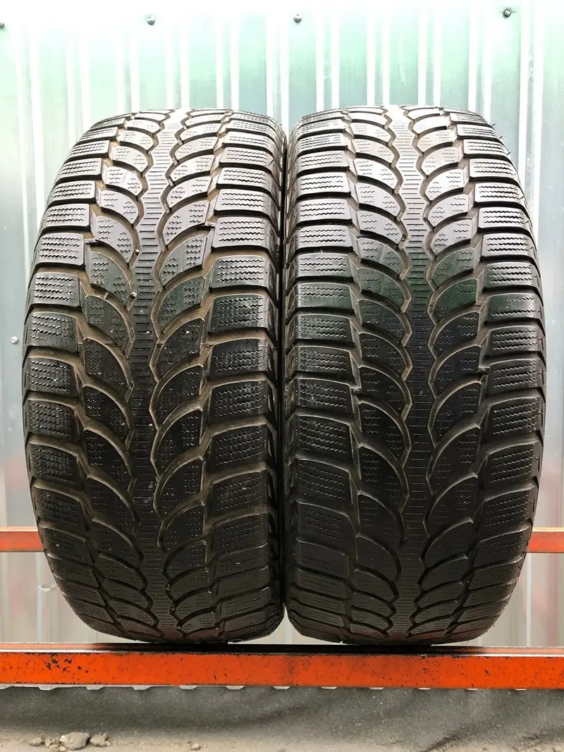 Пара б/у шин 235/55 R17 Bridgestone Blizzak LM32