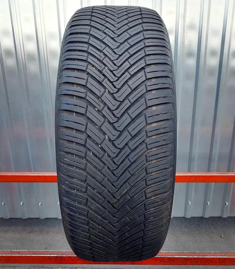 Б/у шина 235/55 R17 Continental AllSeasonContact