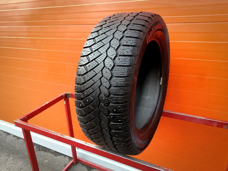 Б/у шина 235/55 R17 Continental ContiIceContact 4x4