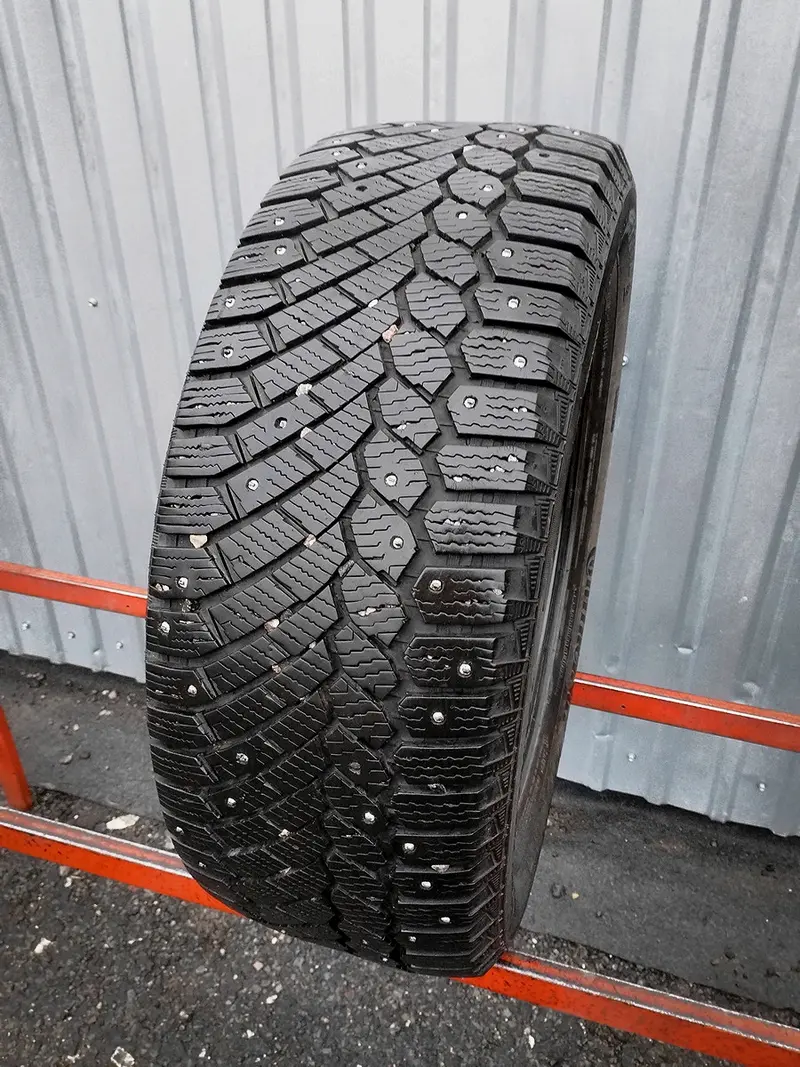 Б/у шина 235/55 R17 Continental ContiIceContact 4x4