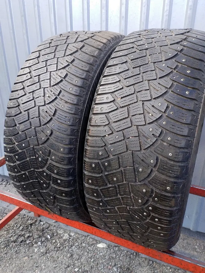 Пара б/у шин 235/55 R17 Continental IceContact 2