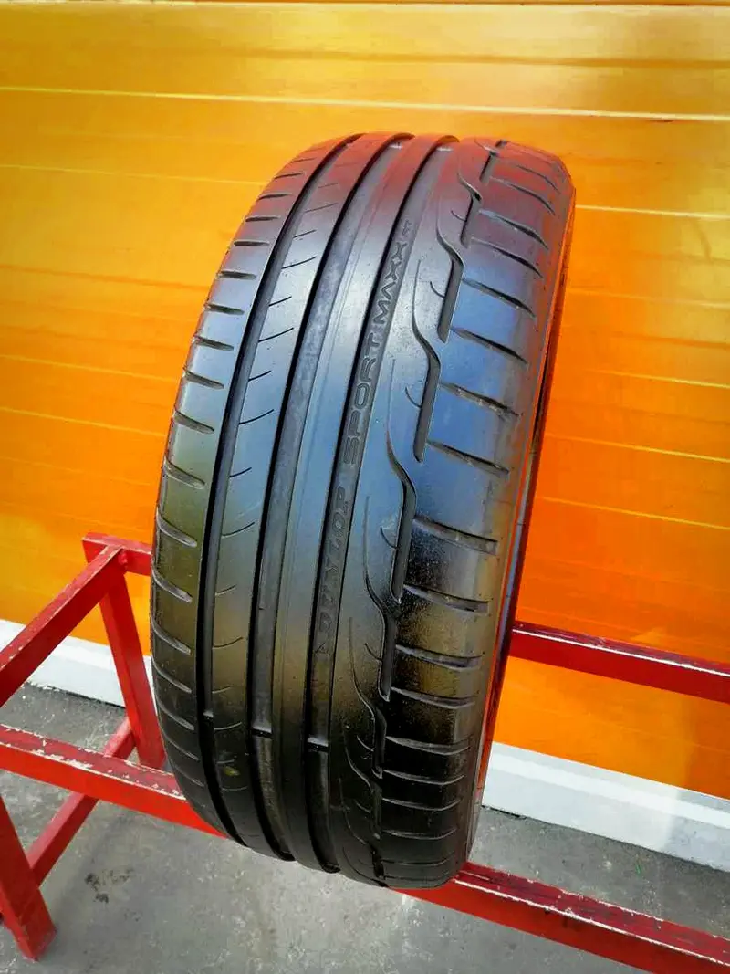 Б/у шина 235/55 R17 Dunlop SP Sport Maxx RT