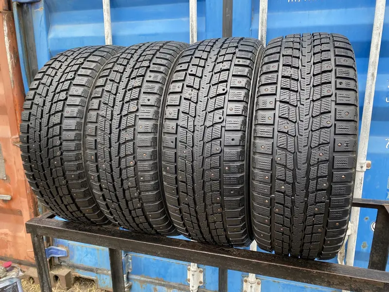 Комплект б/у шин 235/55 R17 Dunlop SP Winter Ice 01