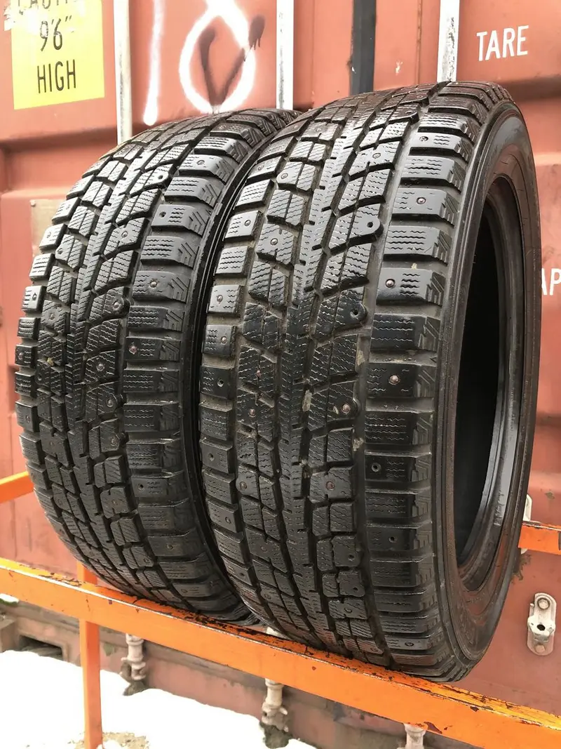Пара б/у шин 235/55 R17 Dunlop SP Winter Ice 01