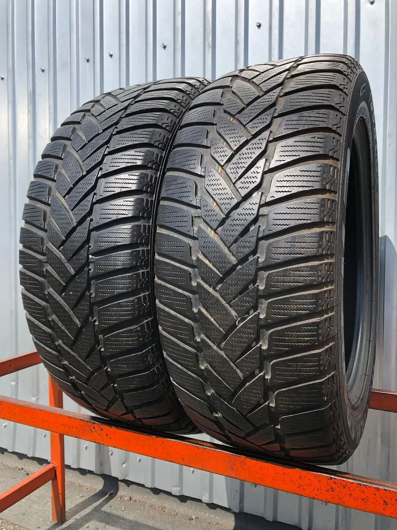 Пара б/у шин 235/55 R17 Dunlop SP Winter Sport M3