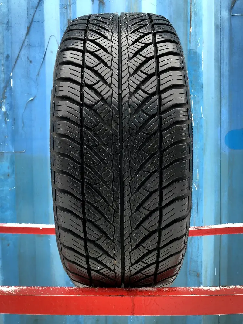 Б/у шина 235/55 R17 Goodyear Ultra Grip 8 Performance, фото 1