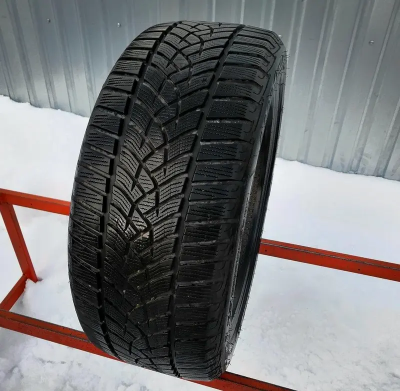 Б/у шина 235/55 R17 Goodyear Ultra Grip Performance +