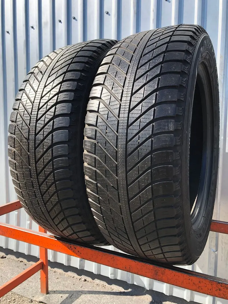 Пара б/у шин 235/55 R17 Goodyear Vector 4Seasons, фото 1