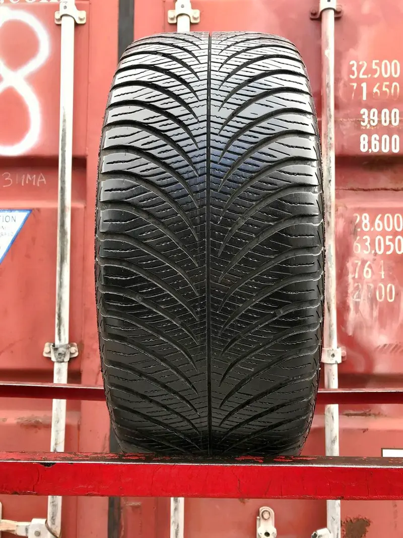 Б/у шина 235/55 R17 Goodyear Vector 4Seasons Gen-2
