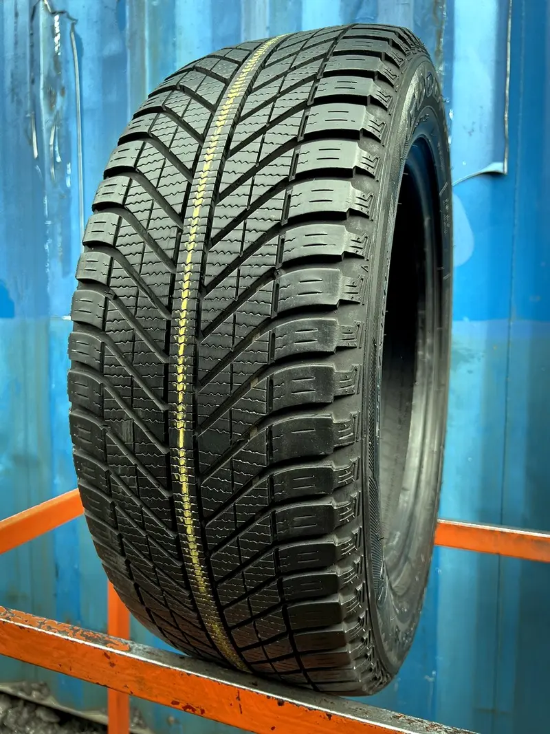 Б/у шина 235/55 R17 Goodyear Vector 4Seasons, фото 1
