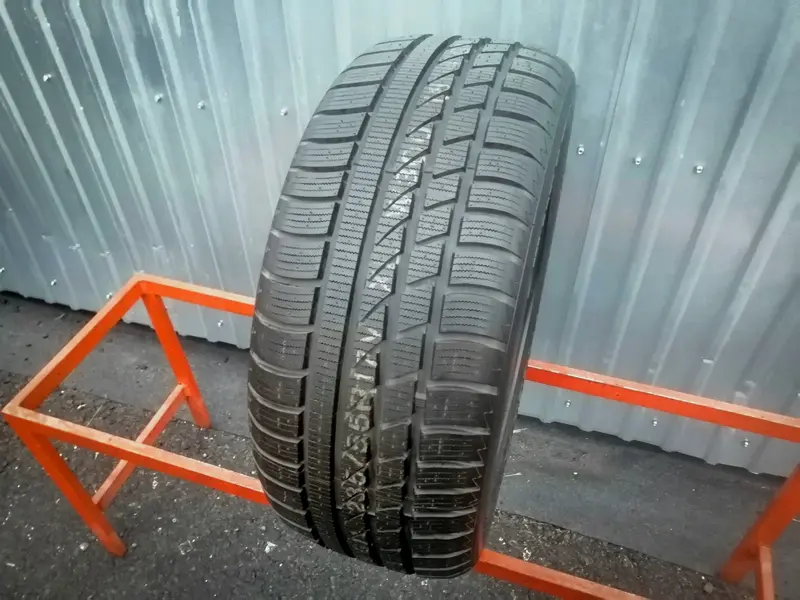 Б/у шина 235/55 R17 Hankook Ice Bear W300