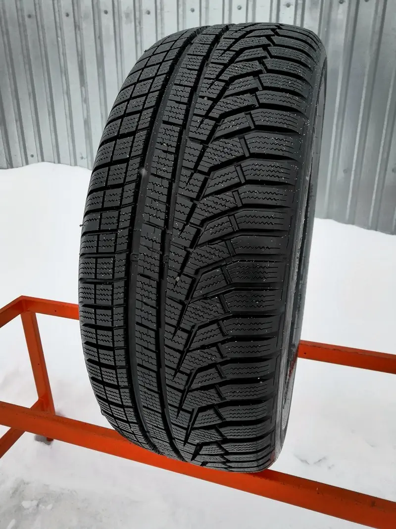 Б/у шина 235/55 R17 Hankook Winter I Cept Evo2 W320
