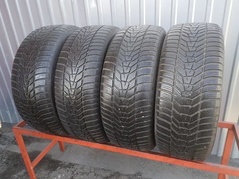 Комплект б/у шин 235/55 R17 Hankook Winter I cept Evo3 W330