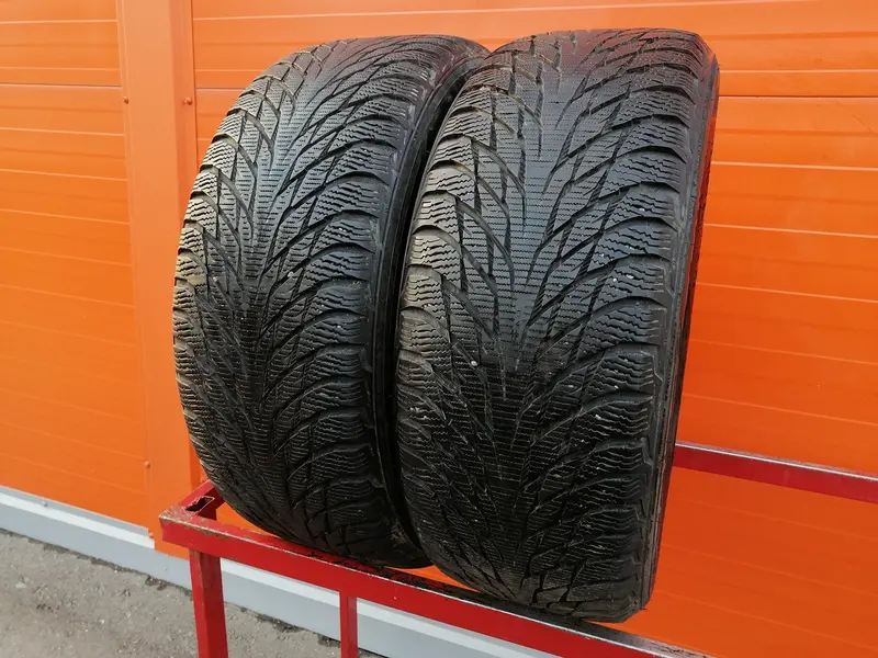Пара б/у шин 235/55 R17 Nokian Hakkapeliitta R2