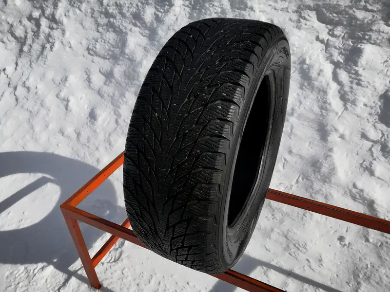 Б/у шина 235/55 R17 Nokian Hakkapeliitta R2