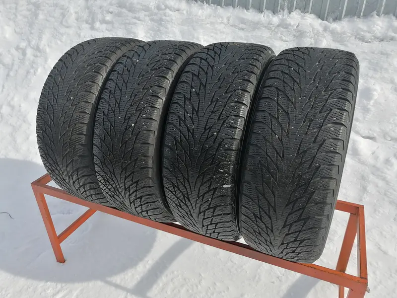 Комплект б/у шин 235/55 R17 Nokian Hakkapeliitta R2