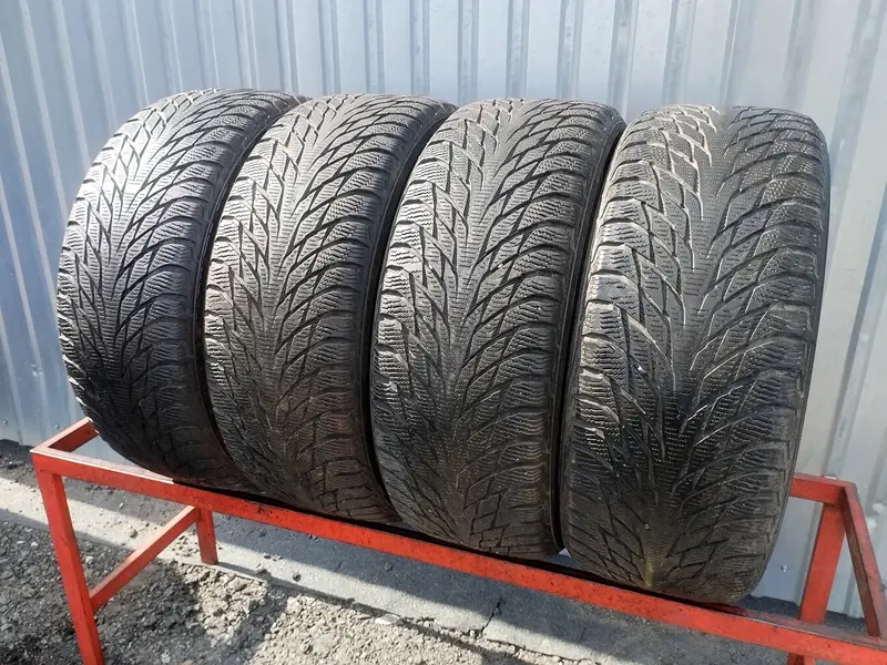 Комплект б/у шин 235/55 R17 Nokian Hakkapeliitta R2