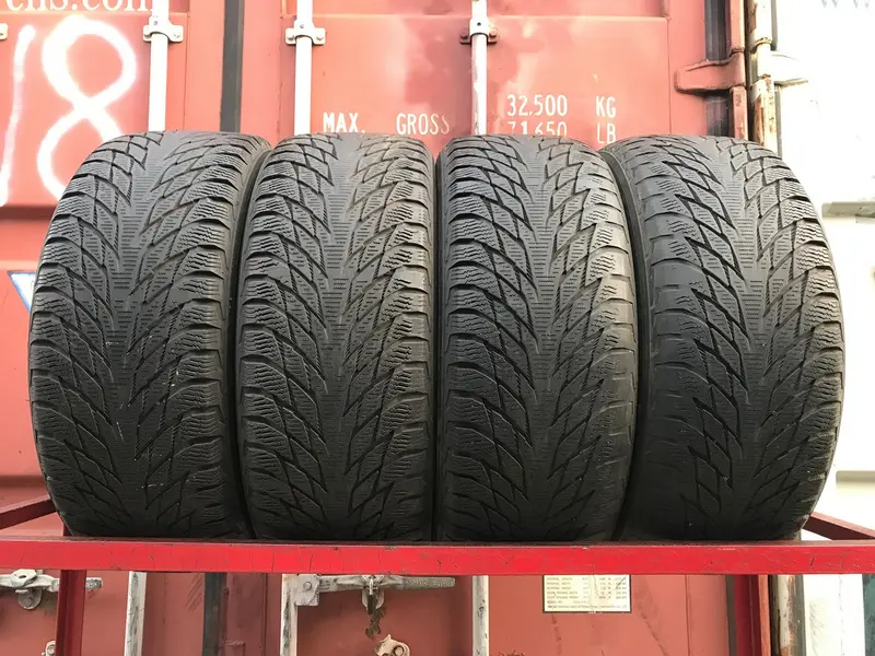 Комплект б/у шин 235/55 R17 Nokian Hakkapeliitta R2