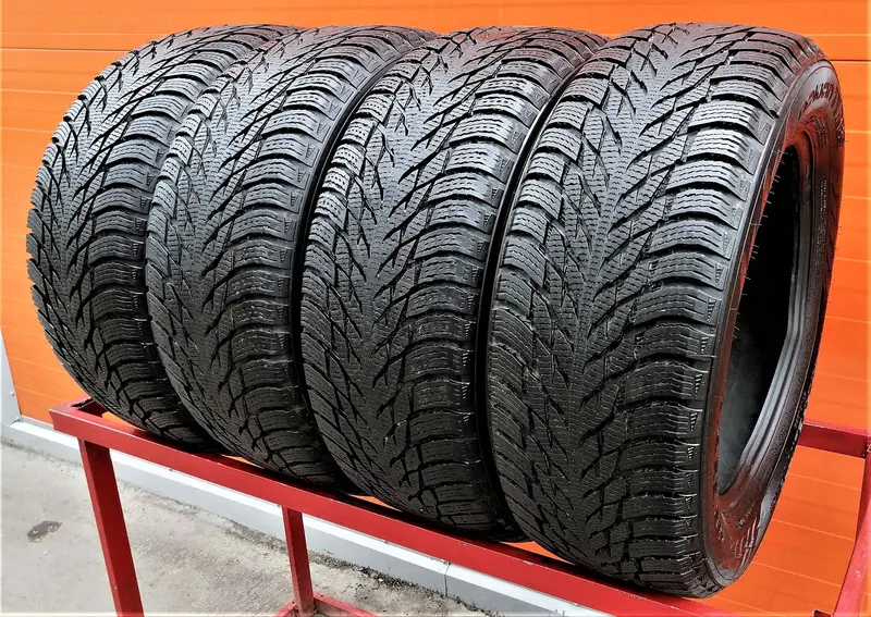 Комплект б/у шин 235/55 R17 Nokian Hakkapeliitta R3