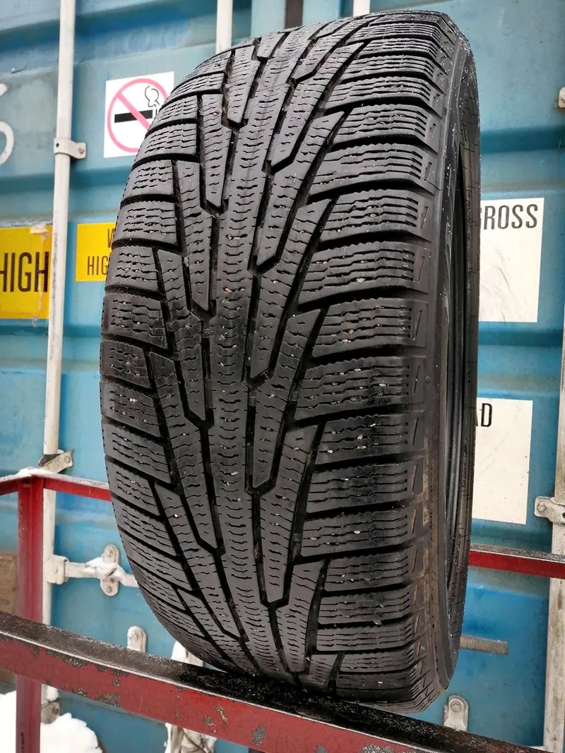 Б/у шина 235/55 R17 Nokian Hakkapeliitta R, фото 1