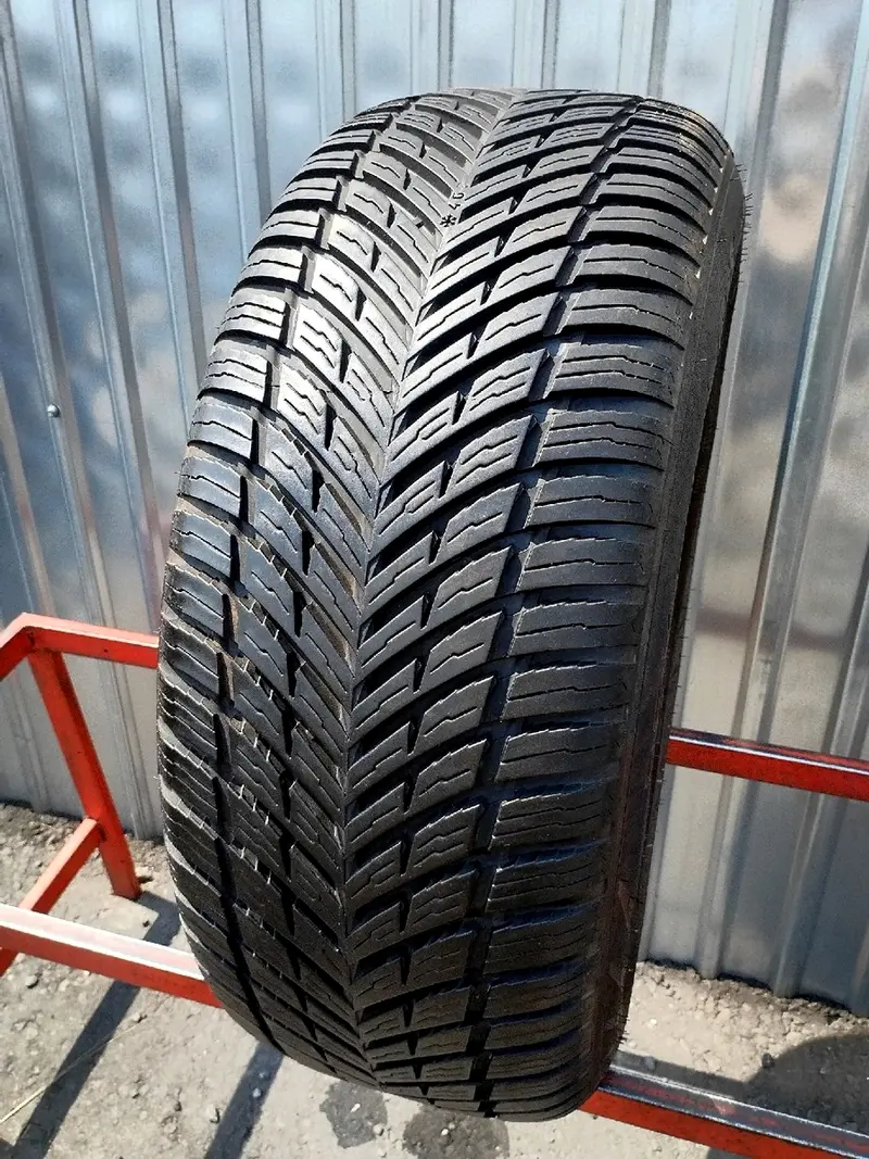 Б/у шина 235/55 R17 Nokian Seasonproof, фото 1