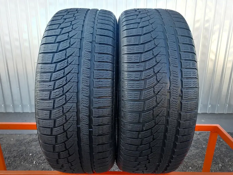 Пара б/у шин 235/55 R17 Nokian WR A4