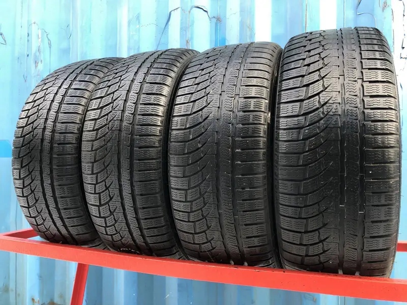 Комплект б/у шин 235/55 R17 Nokian WR A4