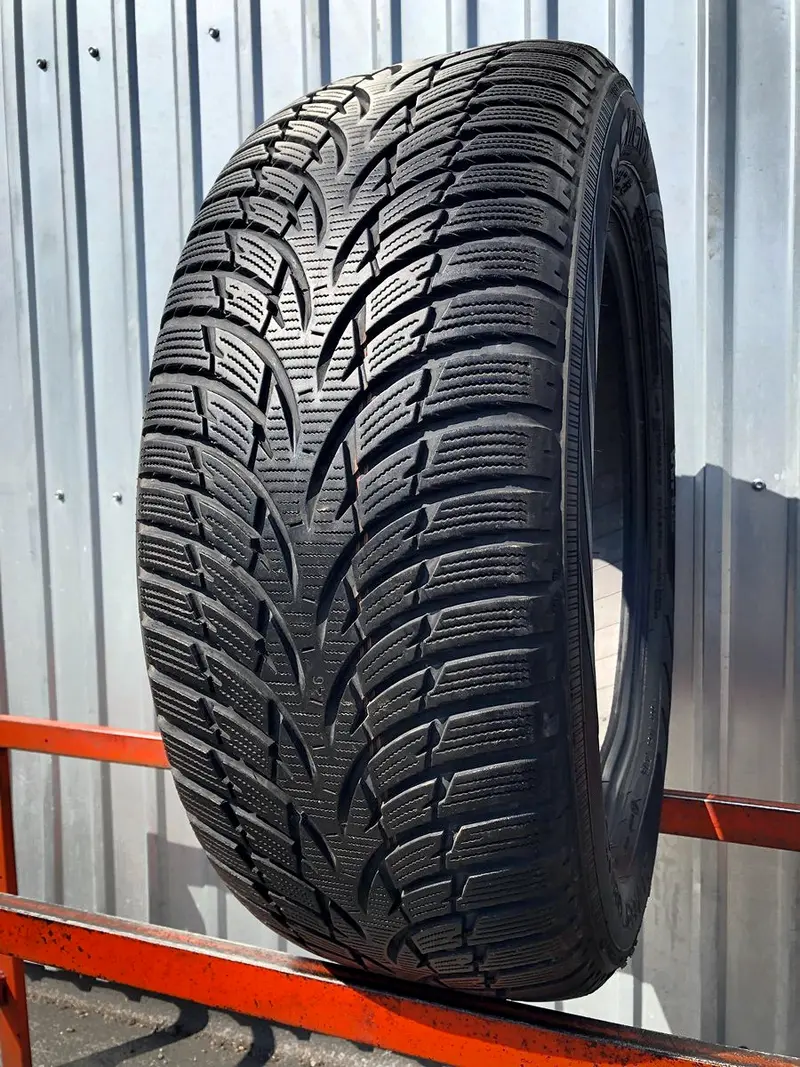 Б/у шина 235/55 R17 Nokian WR D3