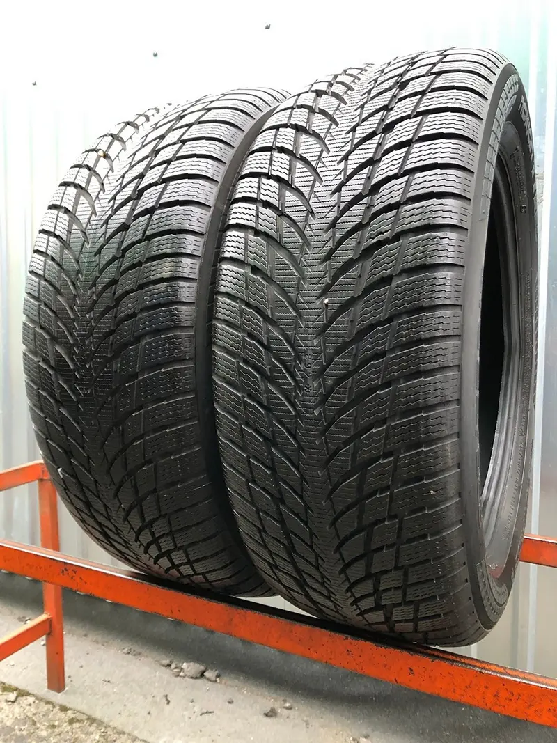 Пара б/у шин 235/55 R17 Nokian WR Snowproof P