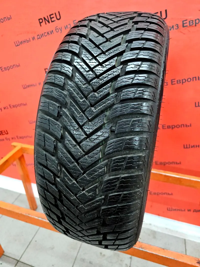Б/у шина 235/55 R17 Nokian Weatherproof