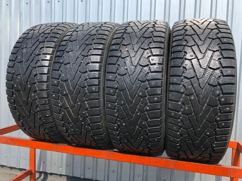 Комплект б/у шин 235/55 R17 Pirelli Ice Zero