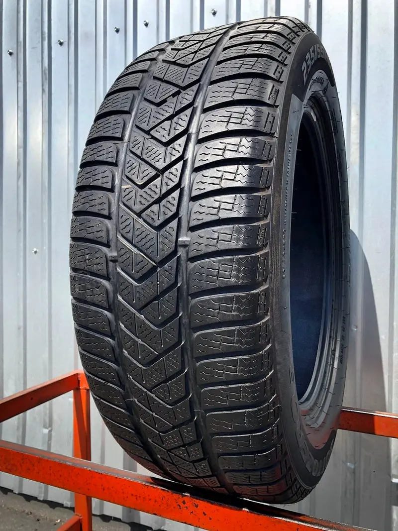 Б/у шина 235/55 R17 Pirelli Winter Sottozero 3