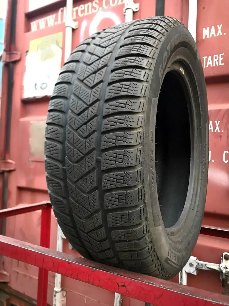 Б/у шина 235/55 R17 Pirelli Winter Sottozero 3