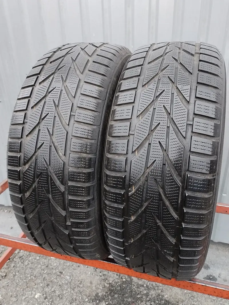 Пара б/у шин 235/55 R17 Toyo Snowprox S953