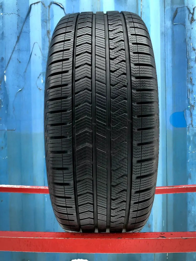 Б/у шина 235/55 R17 Vredestein Quatrac 5