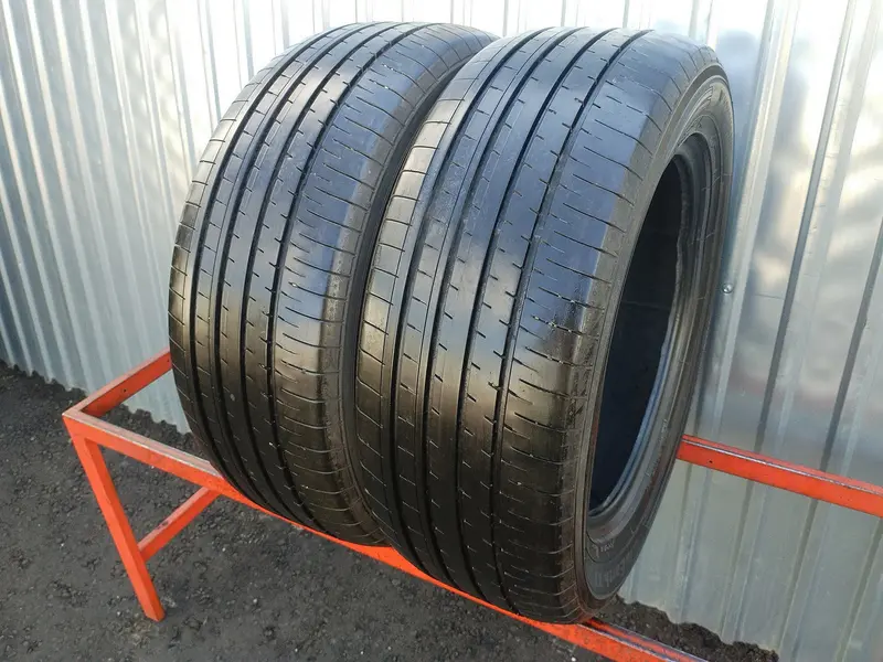 Пара б/у шин 235/55 R17 Yokohama BluEarth-XT AE-61
