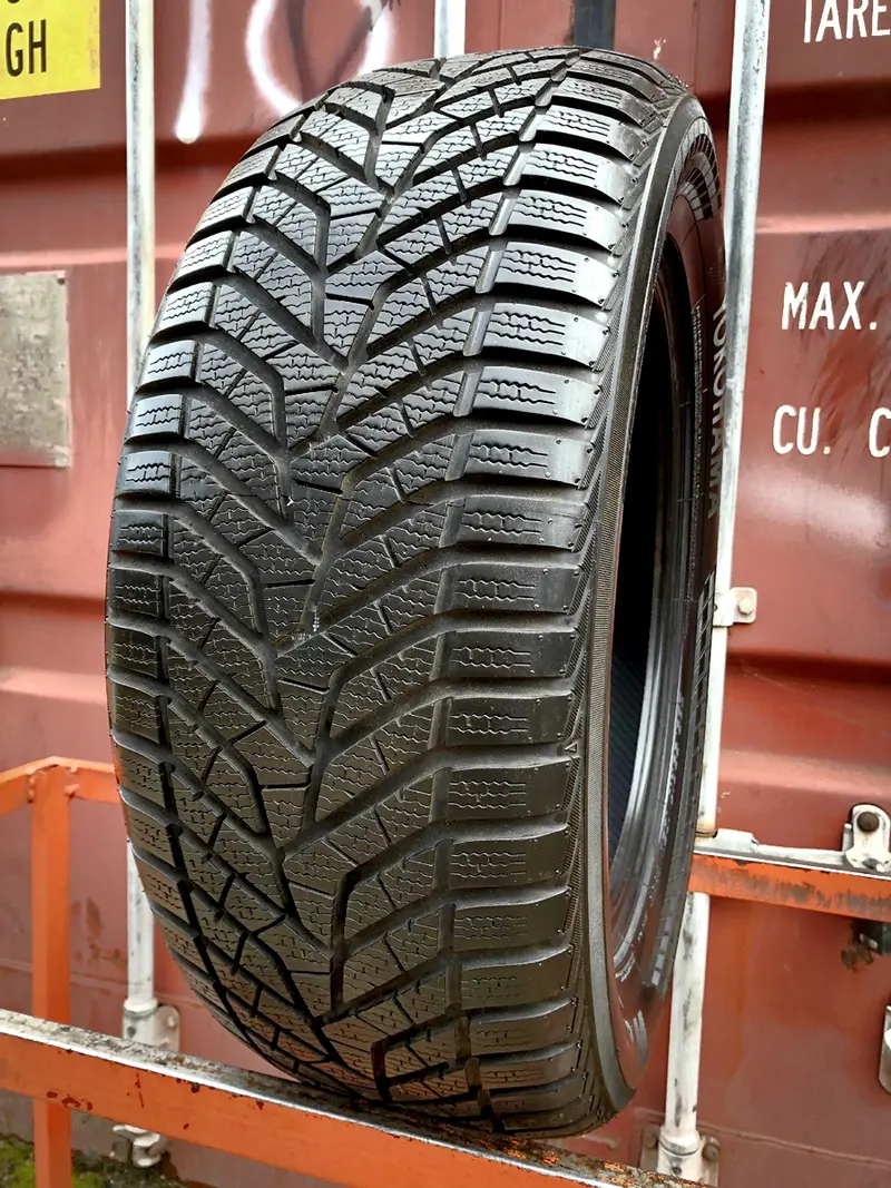 Б/у шина 235/55 R17 Yokohama BluEarth W.Drive V905