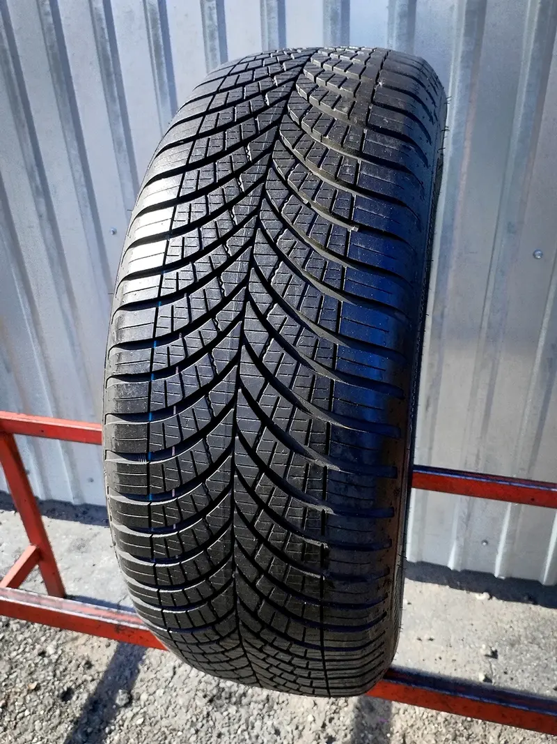 Б/у шина 235/55 R18 Goodyear Vector 4Seasons Gen-3 SUV