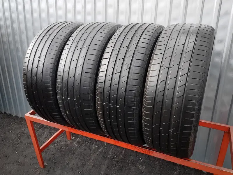 Комплект б/у шин 235/55 R18 Nexen Nfera SU1