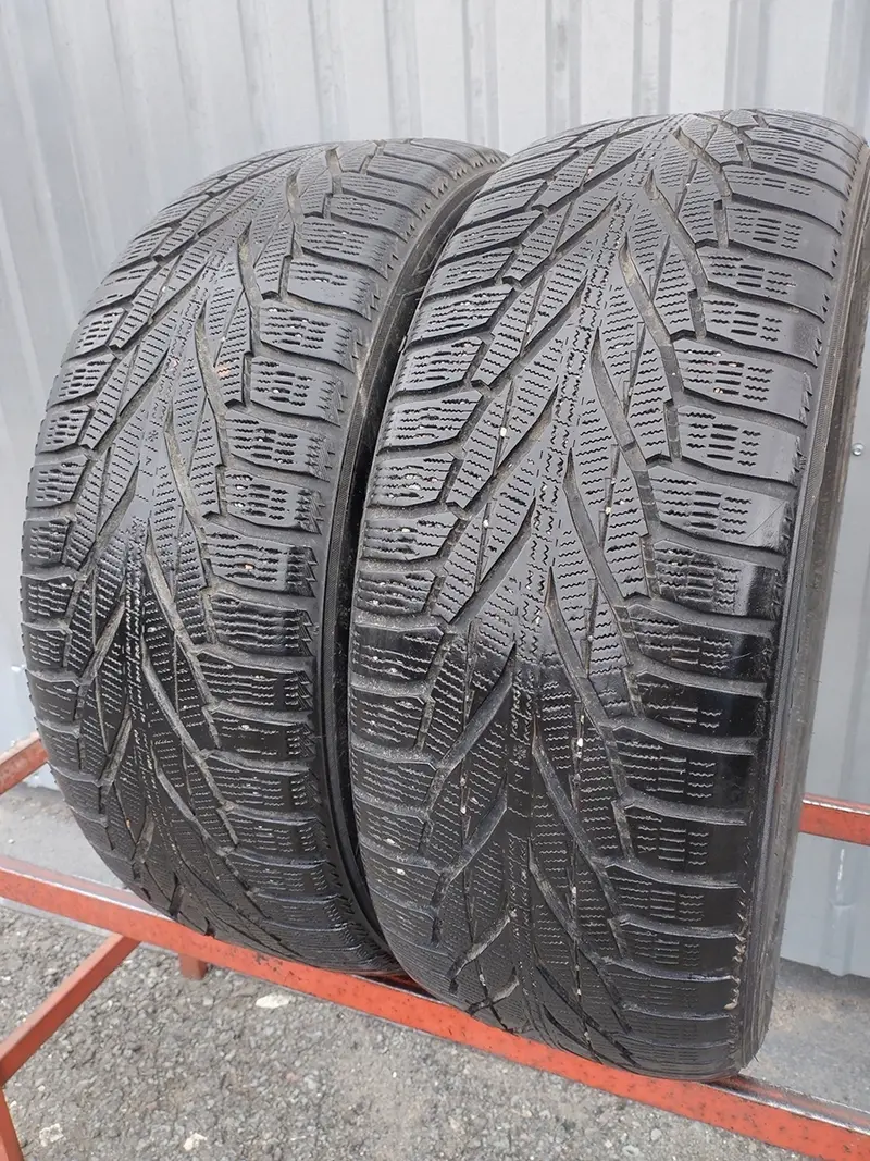 Пара б/у шин 235/55 R18 Nokian Hakkapeliitta R2 SUV