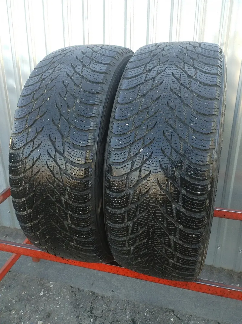 Пара б/у шин 235/55 R18 Nokian Hakkapeliitta R3 SUV