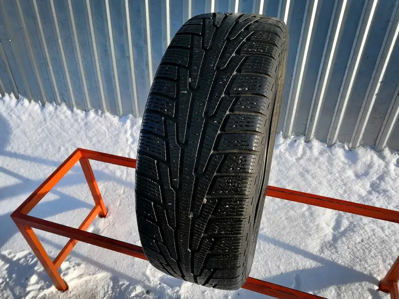 Б/у шина 235/55 R18 Nokian Hakkapeliitta R SUV