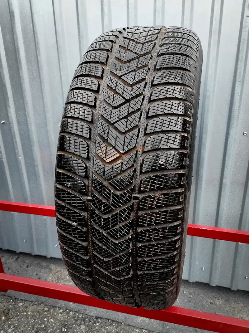 Б/у шина 235/55 R18 Pirelli Scorpion Winter