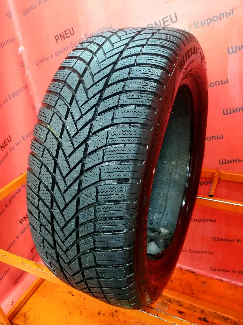 Б/у шина 235/55 R19 Bridgestone Blizzak LM-005 MO
