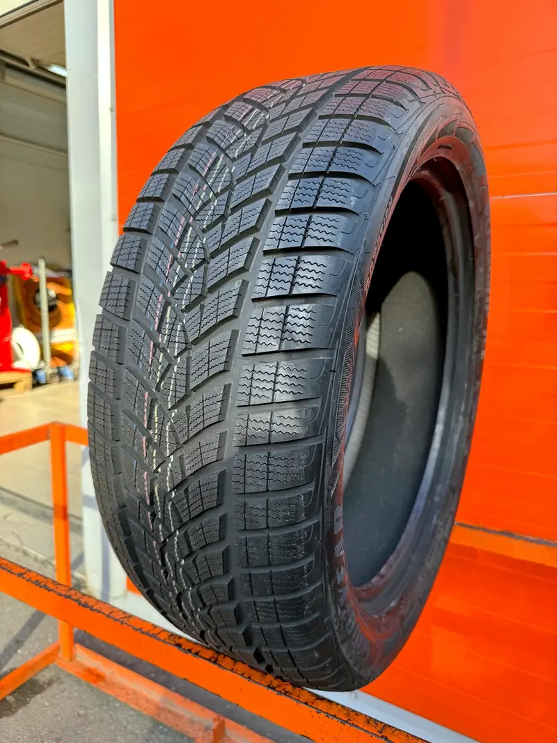 Новая шина 235/55 R19 Goodyear Ultra Grip Perfomance GEN-1