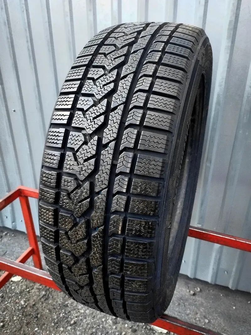 Б/у шина 235/55 R19 Kumho IZEN RV Asymmetric