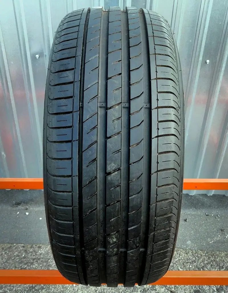 Б/у шина 235/55 R19 Nexen Nfera SU1