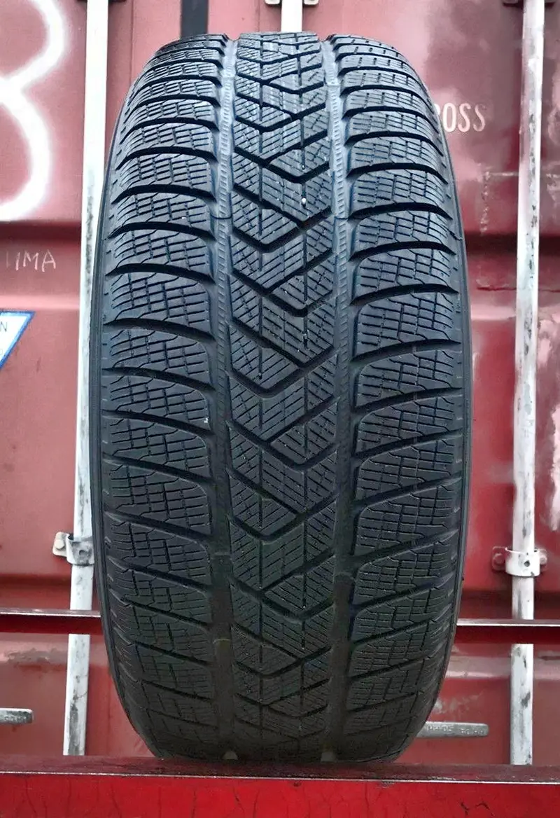 Б/у шина 235/55 R19 Pirelli Scorpion Winter RunFlat