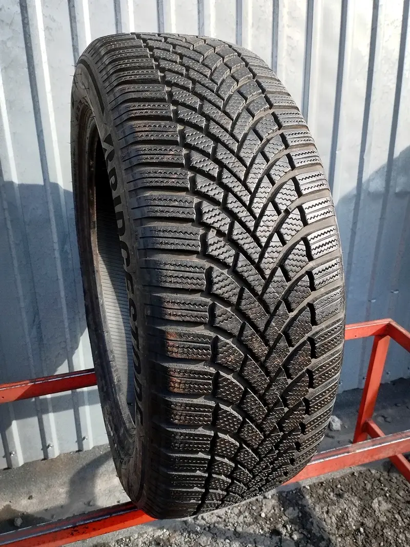 Б/у шина 235/55 R20 Bridgestone Blizzak LM-005