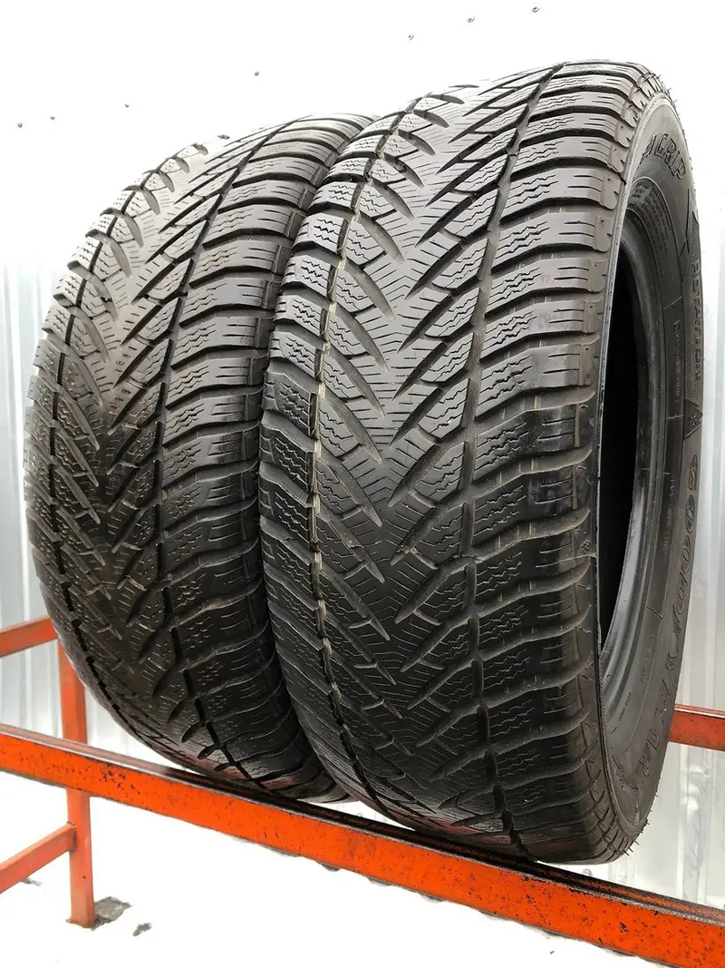 Пара б/у шин 235/60 R16 Goodyear Eagle Ultra Grip GW-3